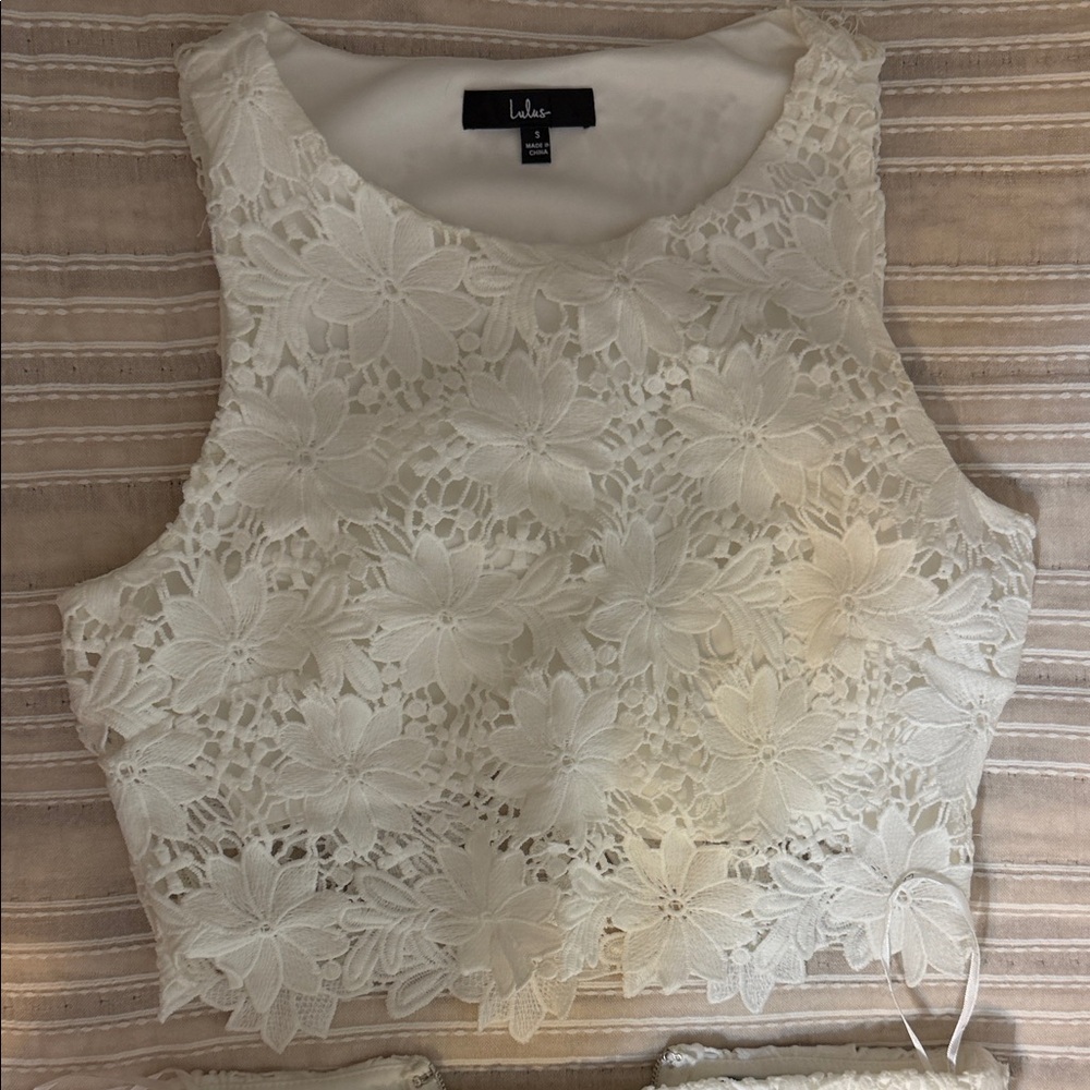 Lulu's Ivory Floral Lace Cropped Tank